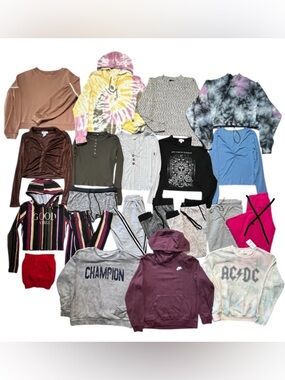 Bundle 20 Trendy Cozy’s Long Sleeve Cropped / Joggers Fall/Winter size Med